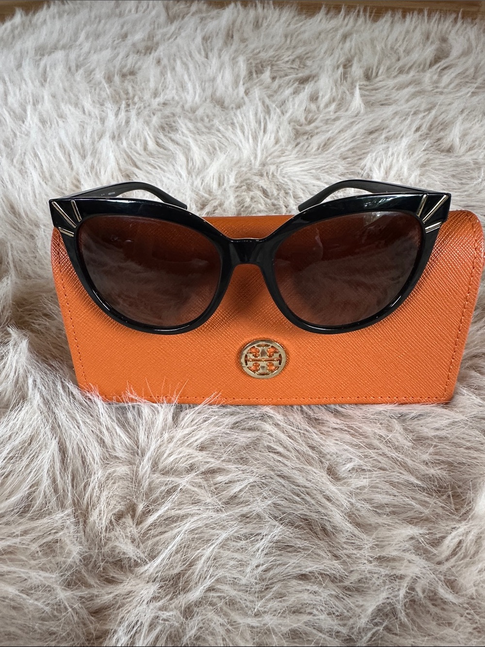 Tory Burch Black Cat-Eye Sunglasses with Brown Gradient Lenses
